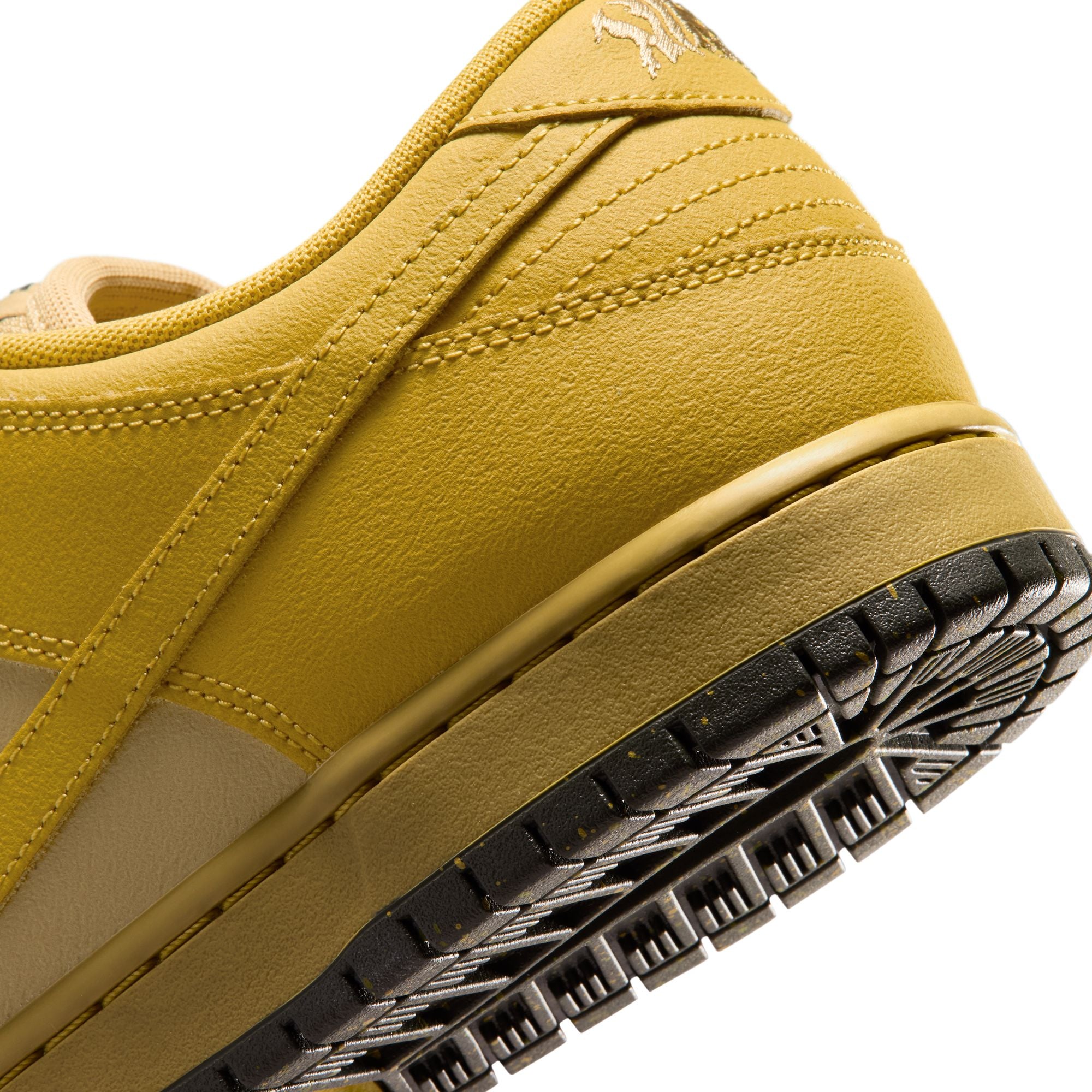 Nike SB Dunk Low Pro WC Saffron Quartz "Hatch Chili"