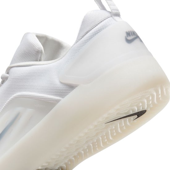 Nike SB Nyjah 4 (White/Black)